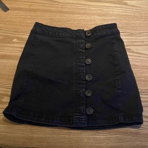 Black buttoned skirt